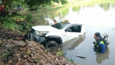 Driver submerges 4.2 million baht in pond, only 400,000 baht found