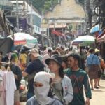 Shoppers rush post-flood markets in Chiang Rai for bargains | Thaiger