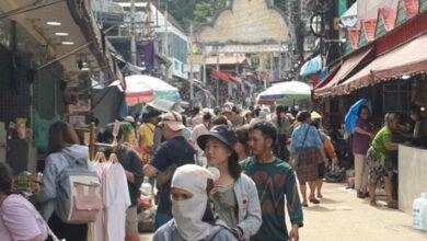 Shoppers rush post-flood markets in Chiang Rai for bargains