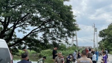 Newborn discovered in Nonthaburi canal, police seek answers