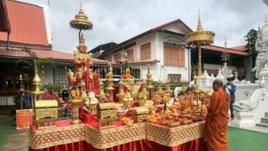 Locals seek lottery luck at Phrae temple ceremony