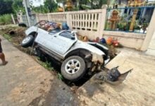 Driver’s locked fingers cause truck crash in Nakhon Ratchasima