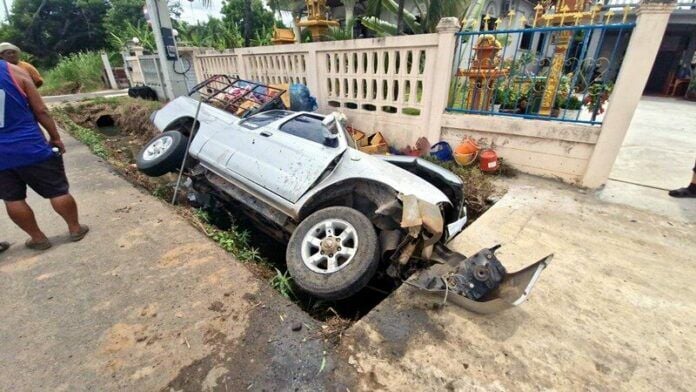 Driver’s locked fingers cause truck crash in Nakhon Ratchasima