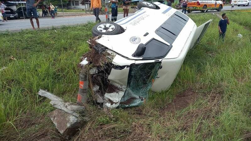 Van crash in Nakhon Si Thammarat leaves nine injured