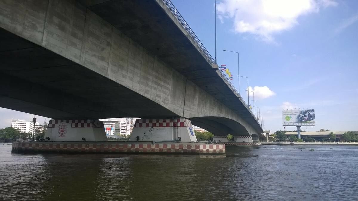 Search continues for individual who jumped off Rama VII Bridge