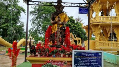 Uttaradit locals seek lottery luck at towering temple statue