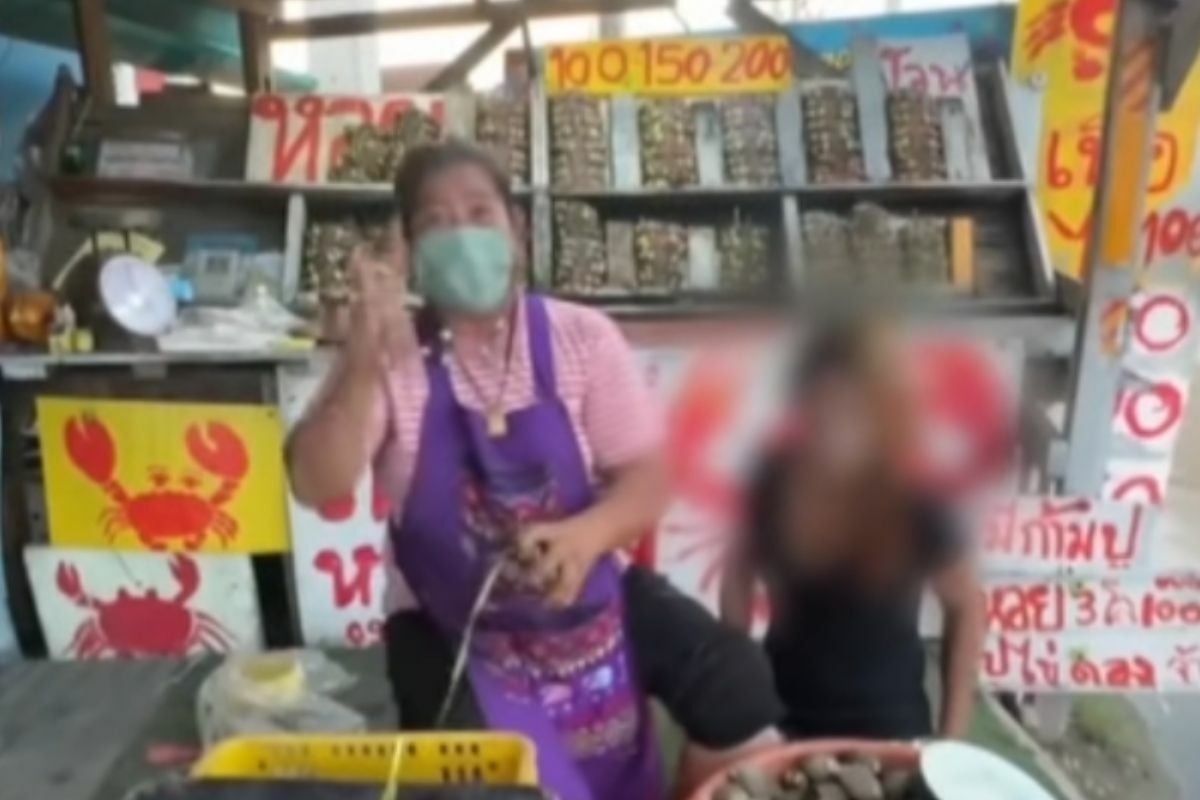 Snack attack: Thai woman’s sticky fingers prank is no joke (video)