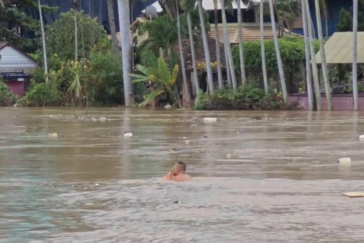 Tide turns: Chinese man in hot water over risky Ping River plunge