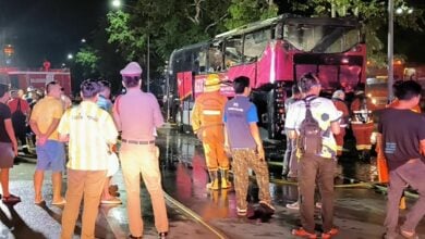 Indonesian tourists and driver dodge fire disaster on coach (video)