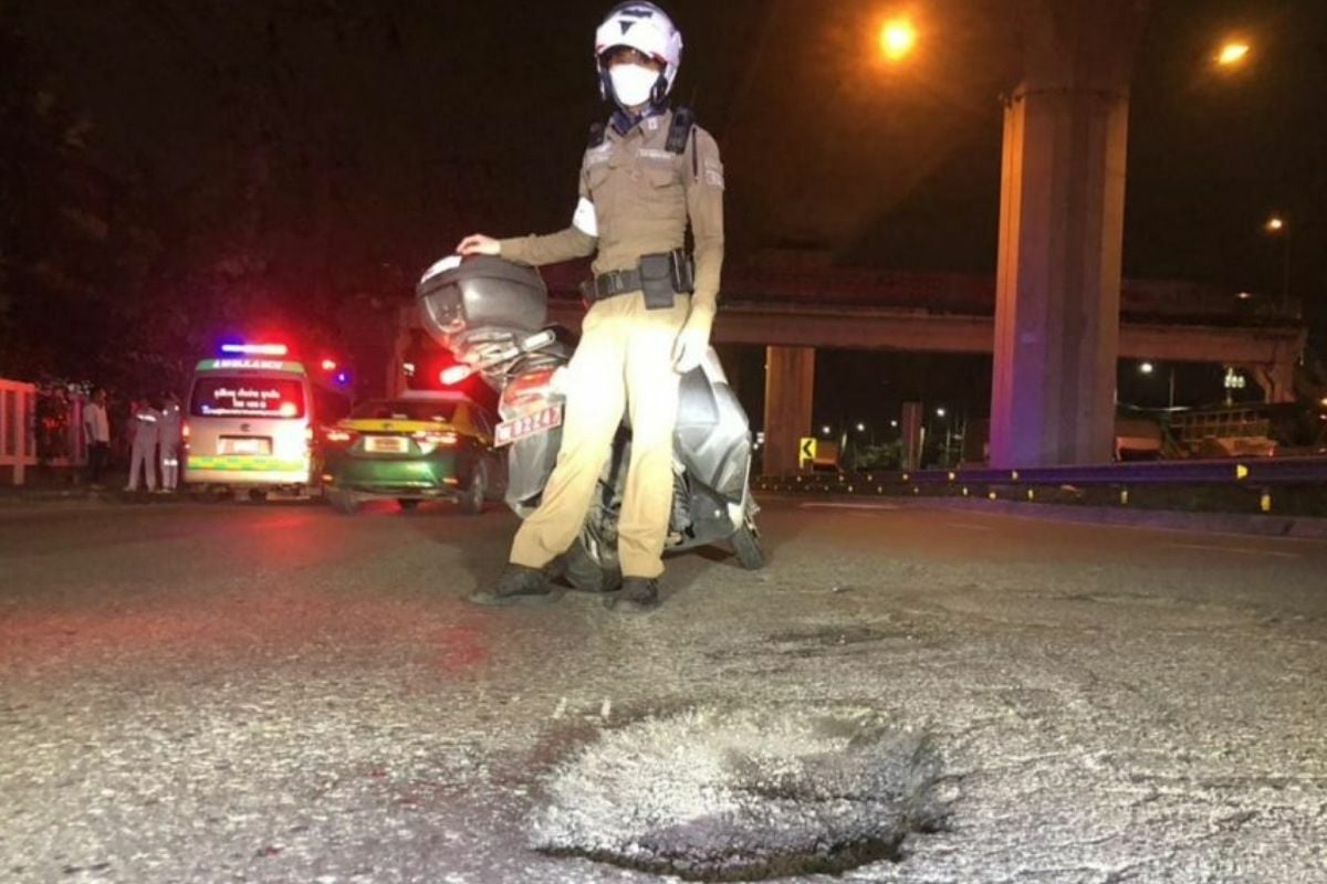 Thai motorcyclist killed on dark and bumpy road in Samut Prakan