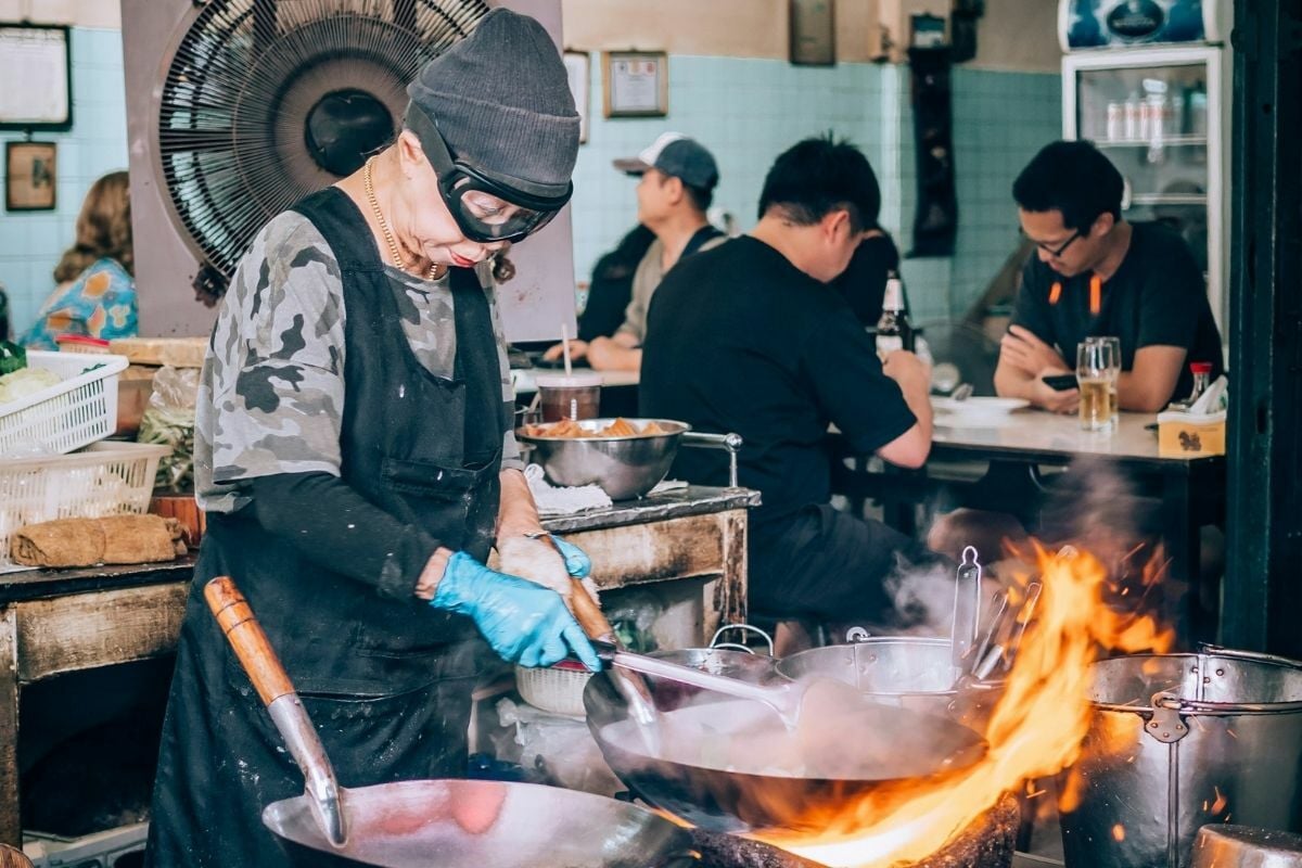 Jay Fai-ning appetite: Michelin Thai chef hangs up her apron (video)