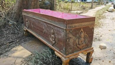 Coffin on the run: Chiang Mai flood takes a morbid float | Thaiger