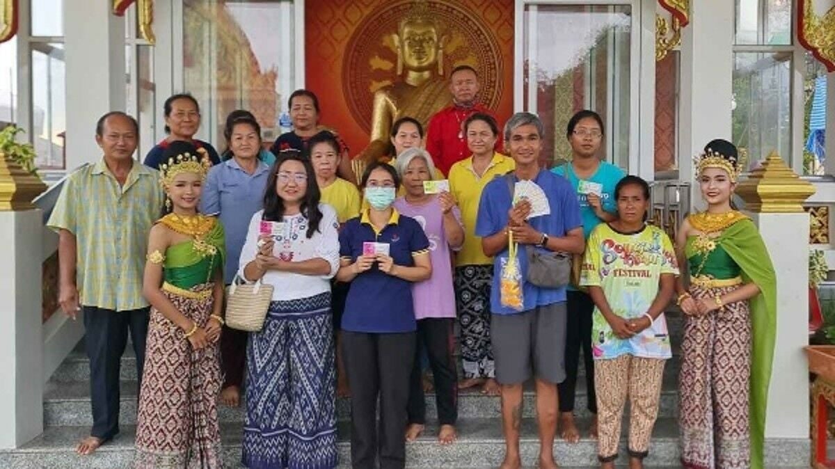 Chon Buri villagers celebrate lottery win with 10,000 firecrackers