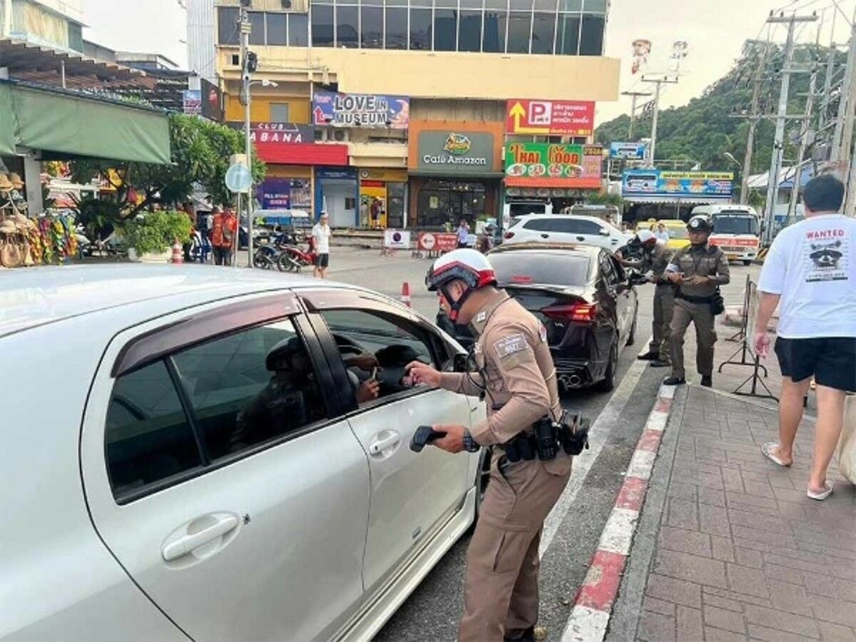 Pattaya cops target rogue Bolt drivers in Bali Hai blitz