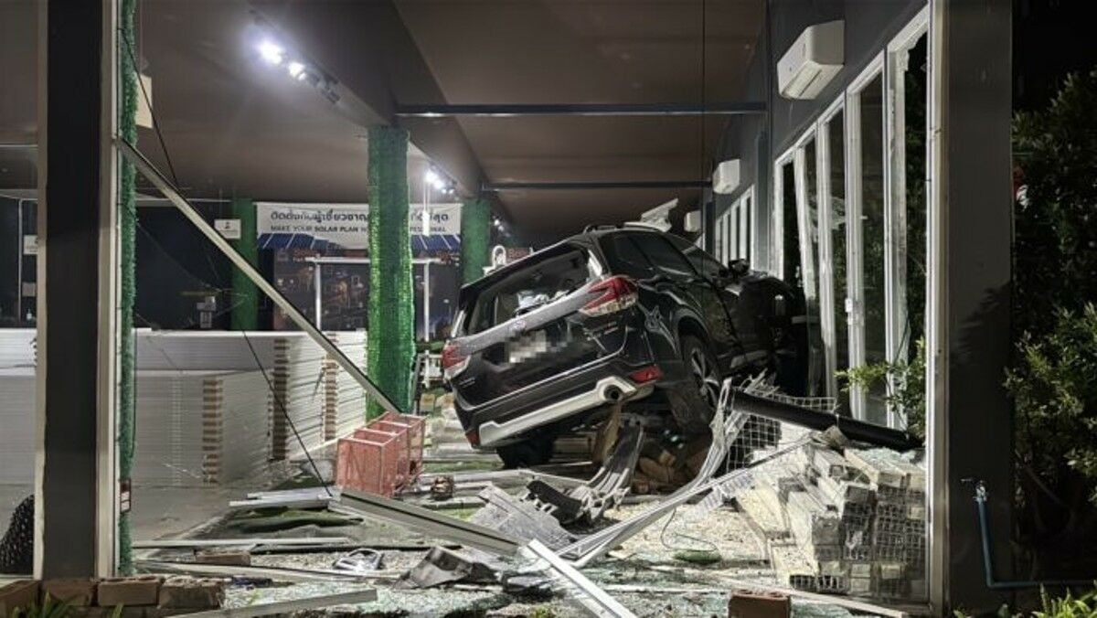 Speeding car crashes into Pattaya solar store, injuring two