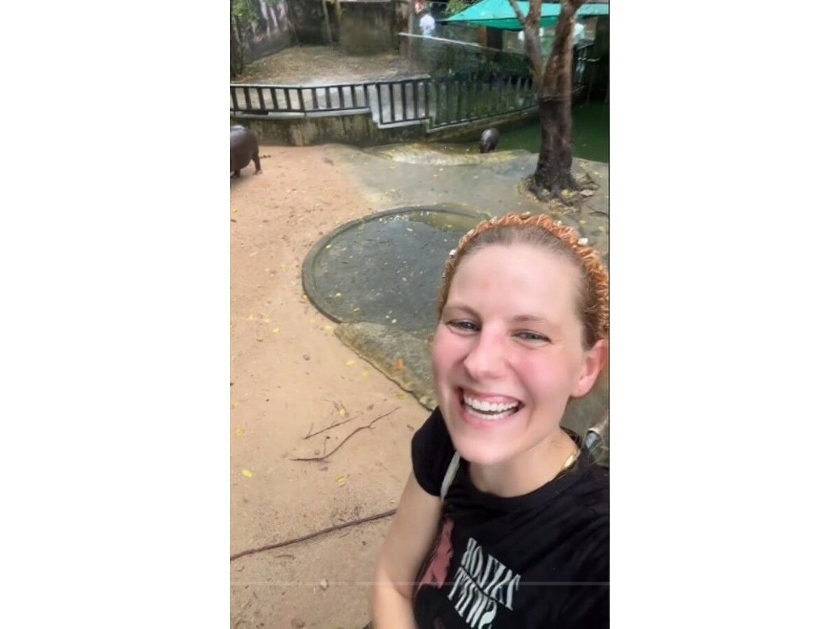 American woman makes long journey to Thailand to see Moo Deng (video)