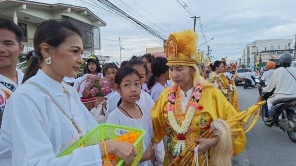 Veggie tales: Phuket festival wraps up with street processions | News by Thaiger