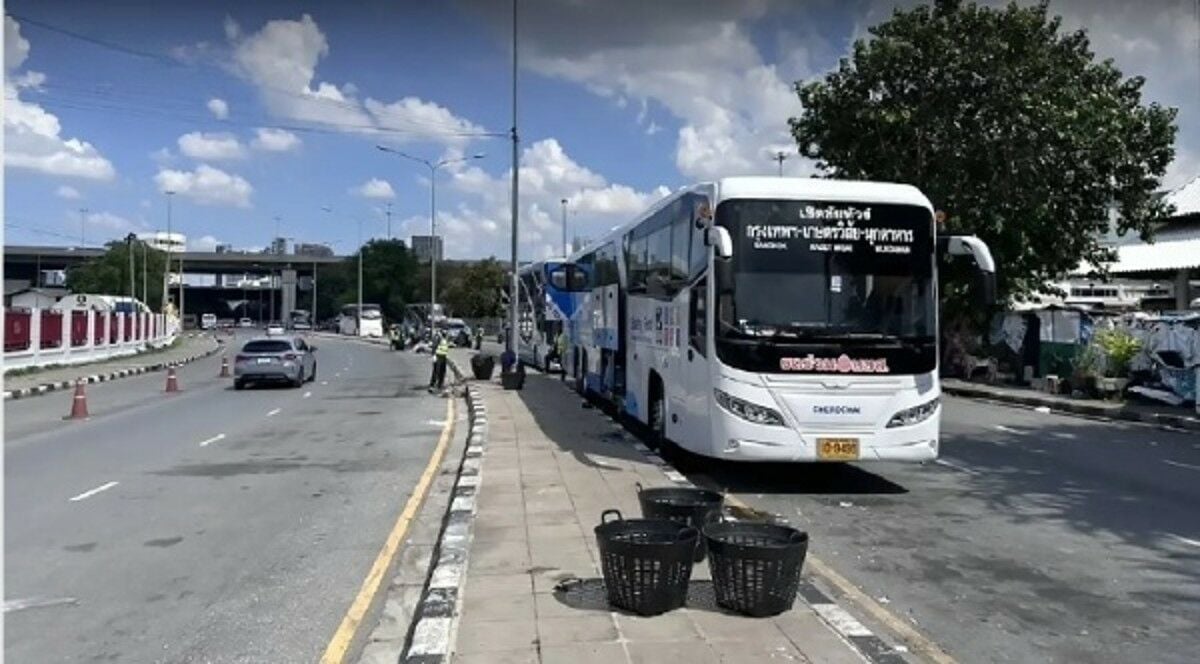 Mo Chit happens: Transport minister warns over Bangkok bus stop rubbish