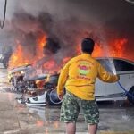 Knife-wielding gamer turns arsonist, torches cars, attacks cop in Bangkok | Thaiger