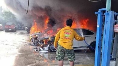 Knife-wielding gamer turns arsonist, torches cars, attacks cop in Bangkok