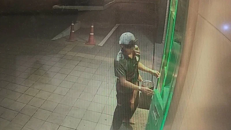 Overdrawn: Bungling burglar caught cracking into bank in Phuket