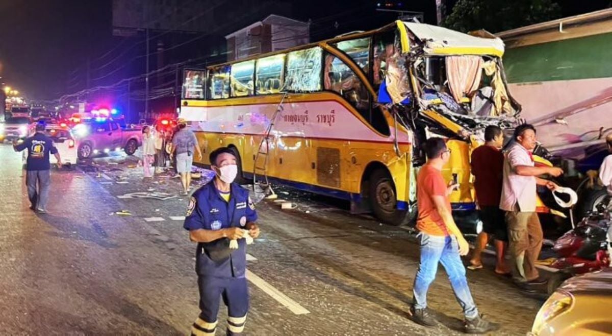 Tour bus brake failure injures 38 in multi-vehicle crash