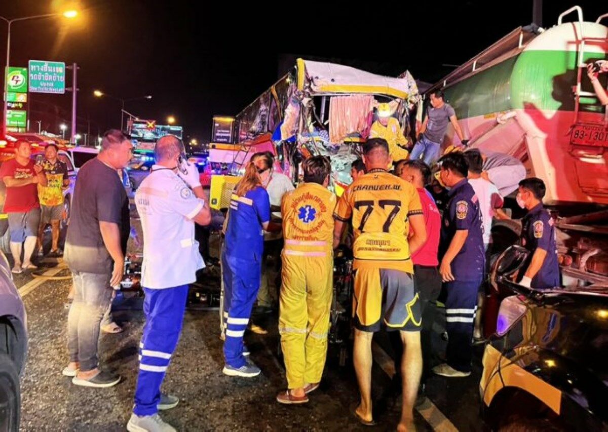 Tour bus brake failure injures 38 in multi-vehicle crash