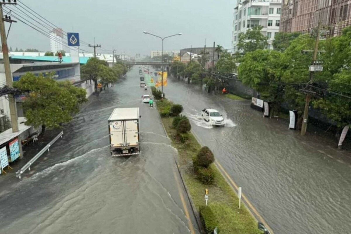 Rain check: Flash floods wreak havoc in Cha-am and Hua Hin