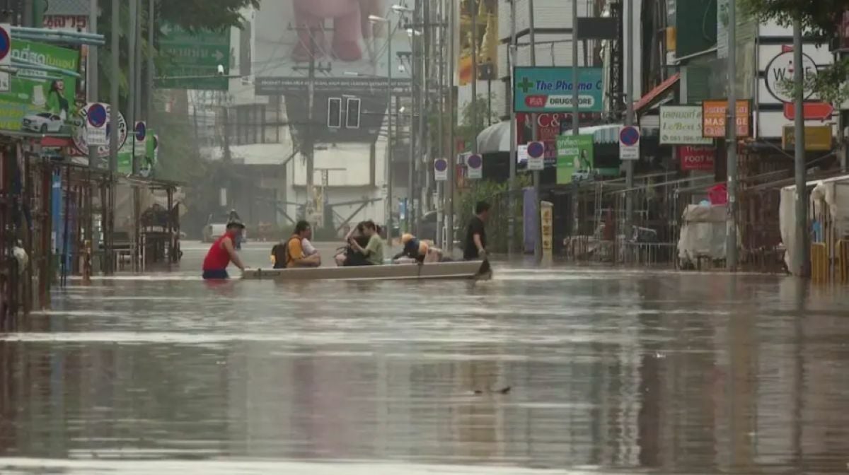 Flood rescue attempt claims elderly woman’s life in Chiang Mai