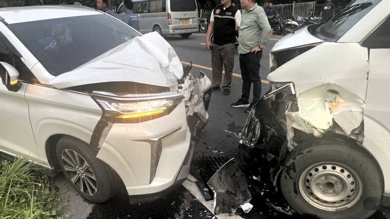 Nine injured in van and truck collision in Phuket | News by Thaiger