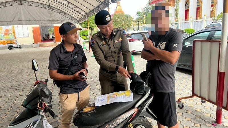 Phuket police crackdown on illegal Chinese tour guides ahead of High Season