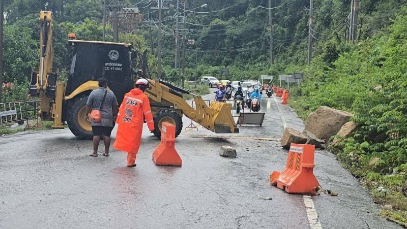 Phuket deluge: It’s a washout for traffic and tides