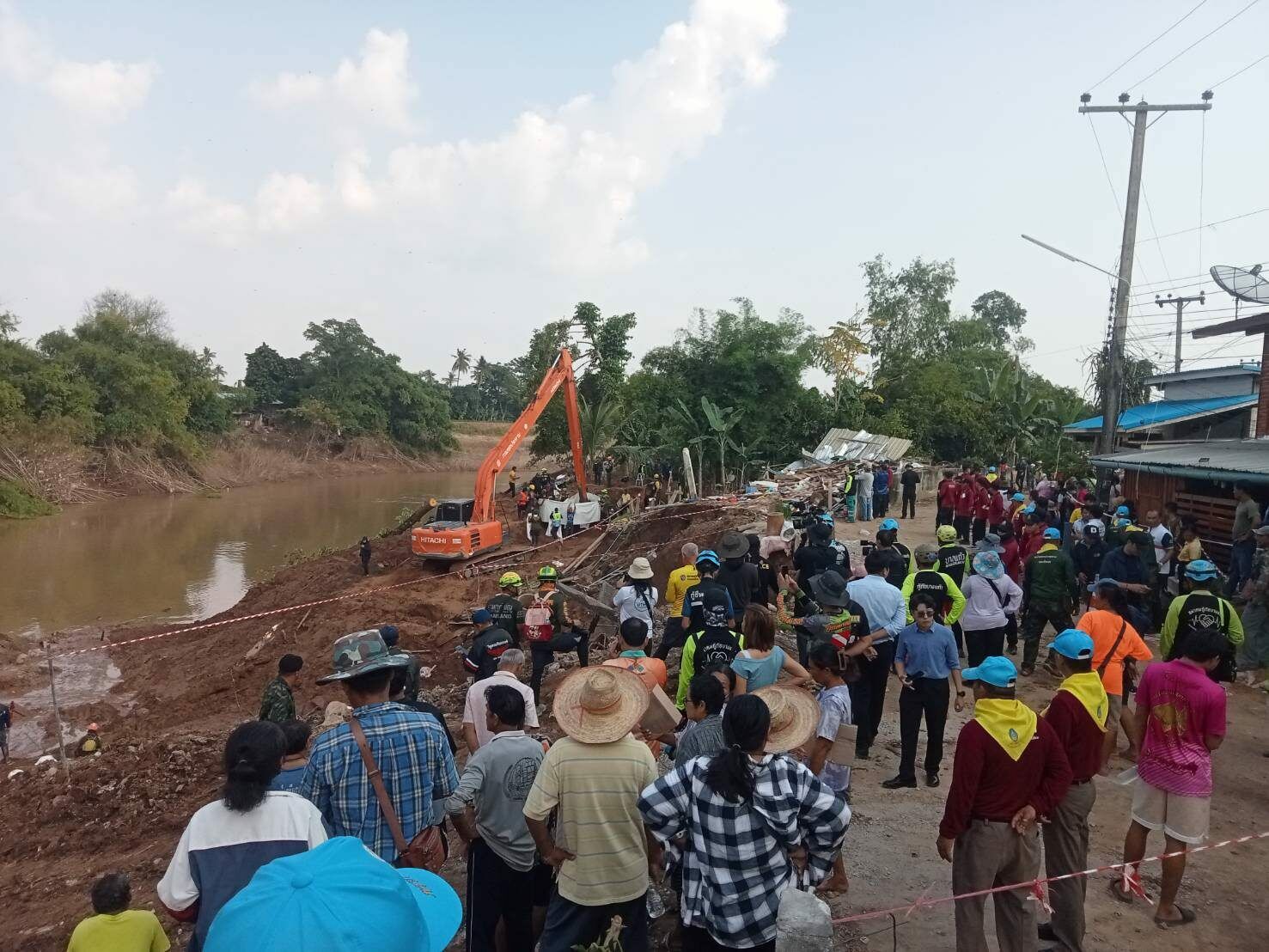 Girl found dead after landslide collapses house in Sukhothai