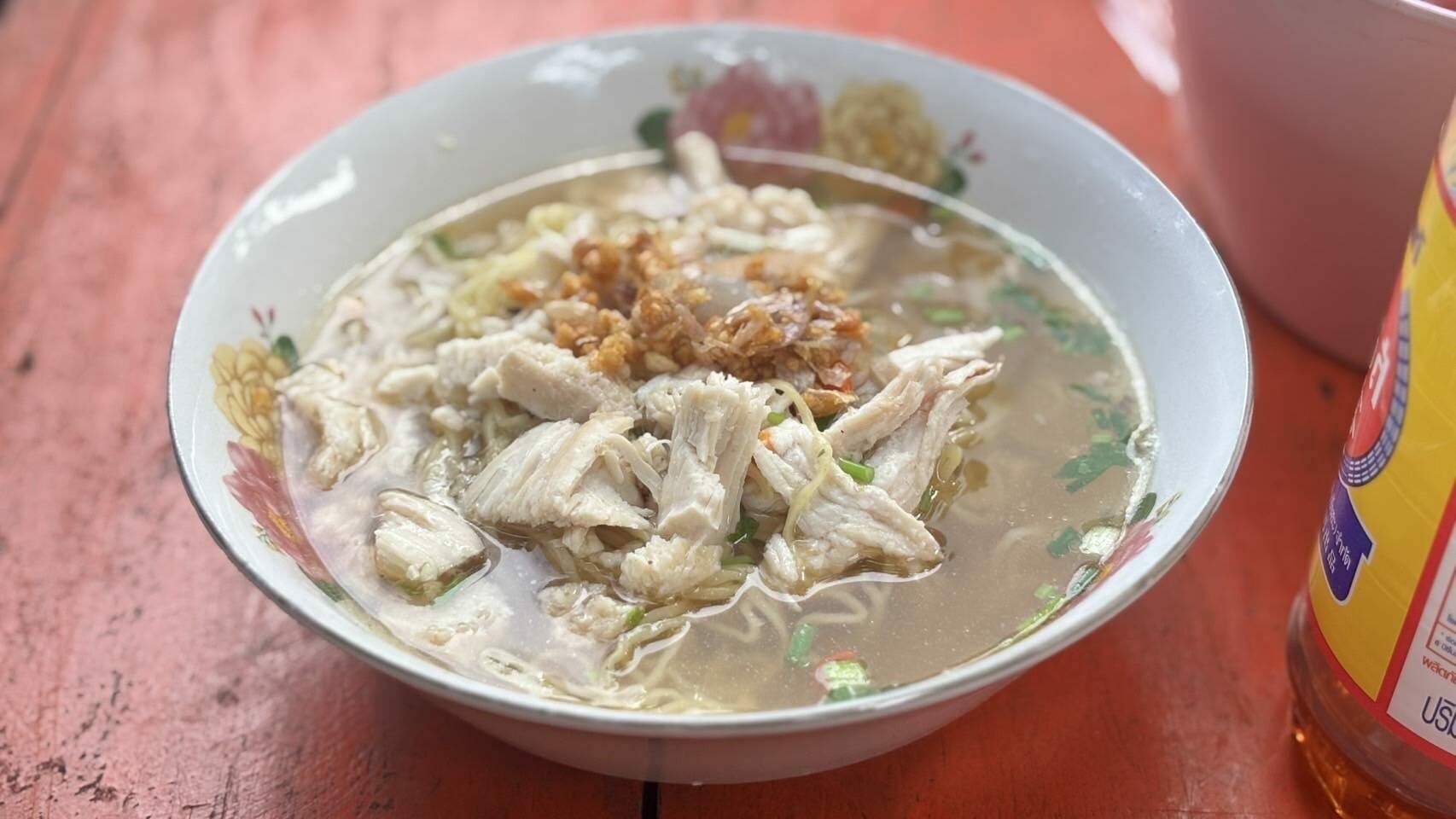 Budget-friendly noodle shop serves a 20-baht treat in Chon Buri