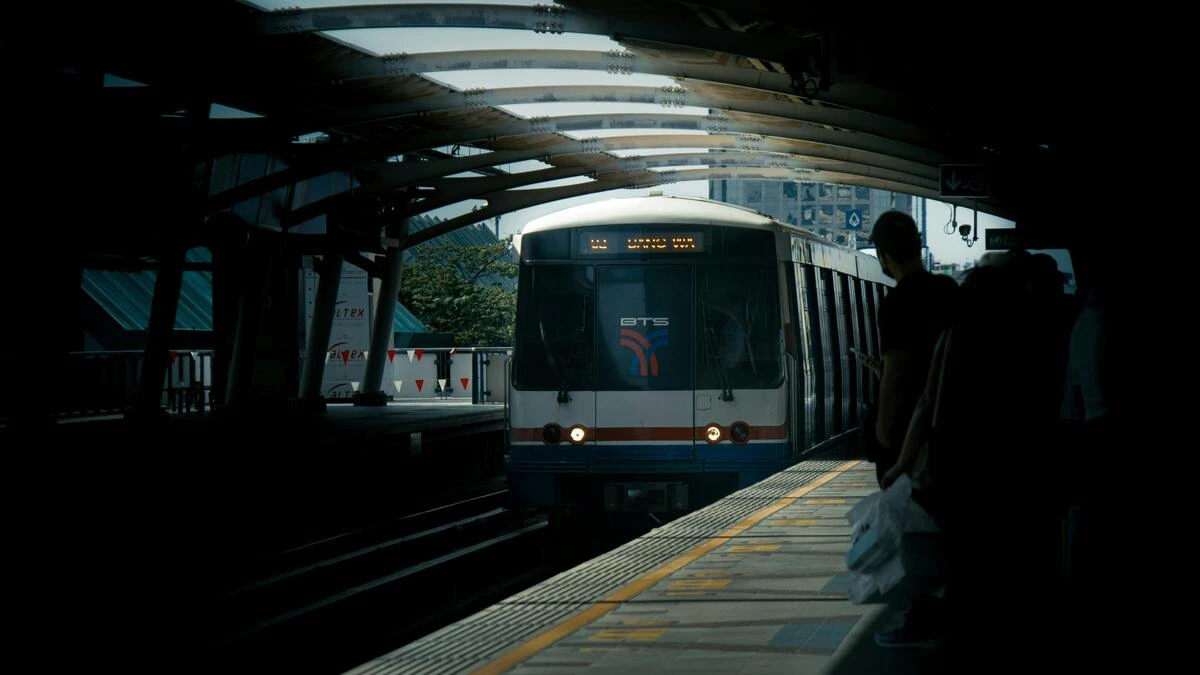 BTS green line in Bangkok I Image via pexels by Zaonar Nyaninda