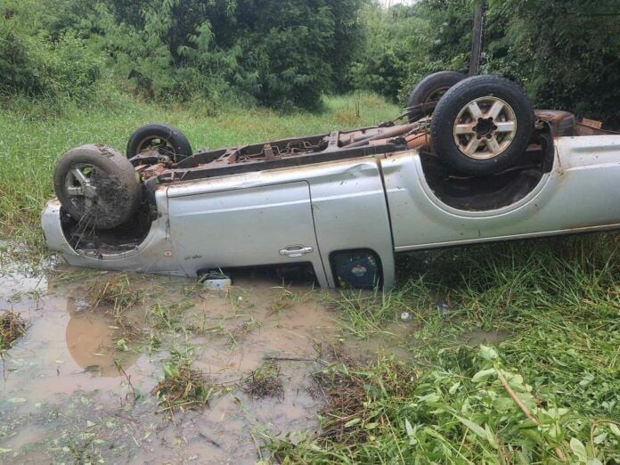 Sedan’s reckless cut leaves pickup all washed up in canal drama