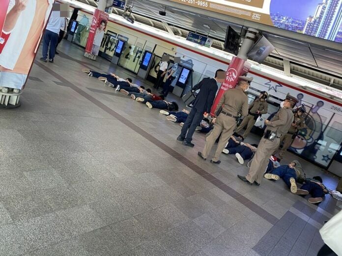 Vocational student brawl disrupts Bangkok train commuters (video)