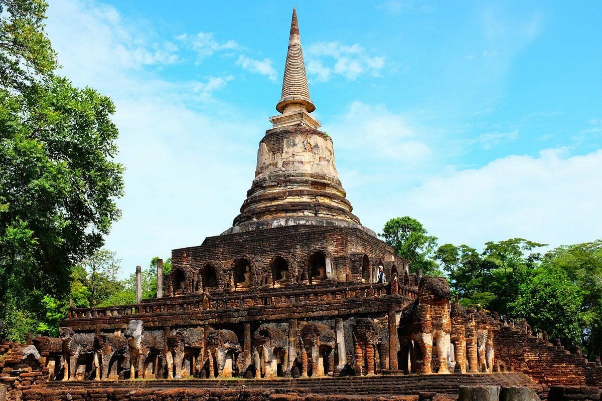 5th pick for places to visit in Thailand. Image of a temple in Thailand 