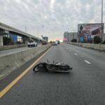 Sedan-motorbike hit-and-run in Nonthaburi leaves contractor dead | Thaiger