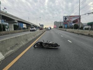 Sedan-motorbike hit-and-run in Nonthaburi leaves contractor dead