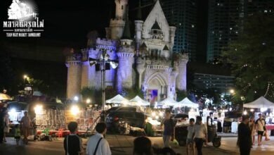 What keeps tourists entertained online during their stay in Thailand? | Thaiger