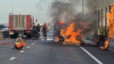 Car fire on Bangkok intersection causes chaos and delays | Thaiger