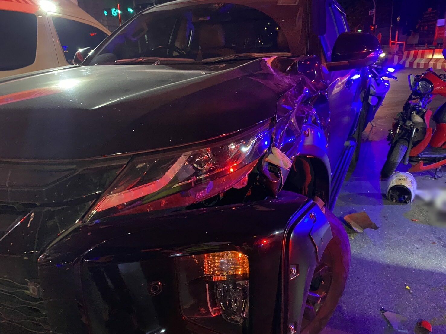 Motorcyclist dies after running red light in Bangkok crash