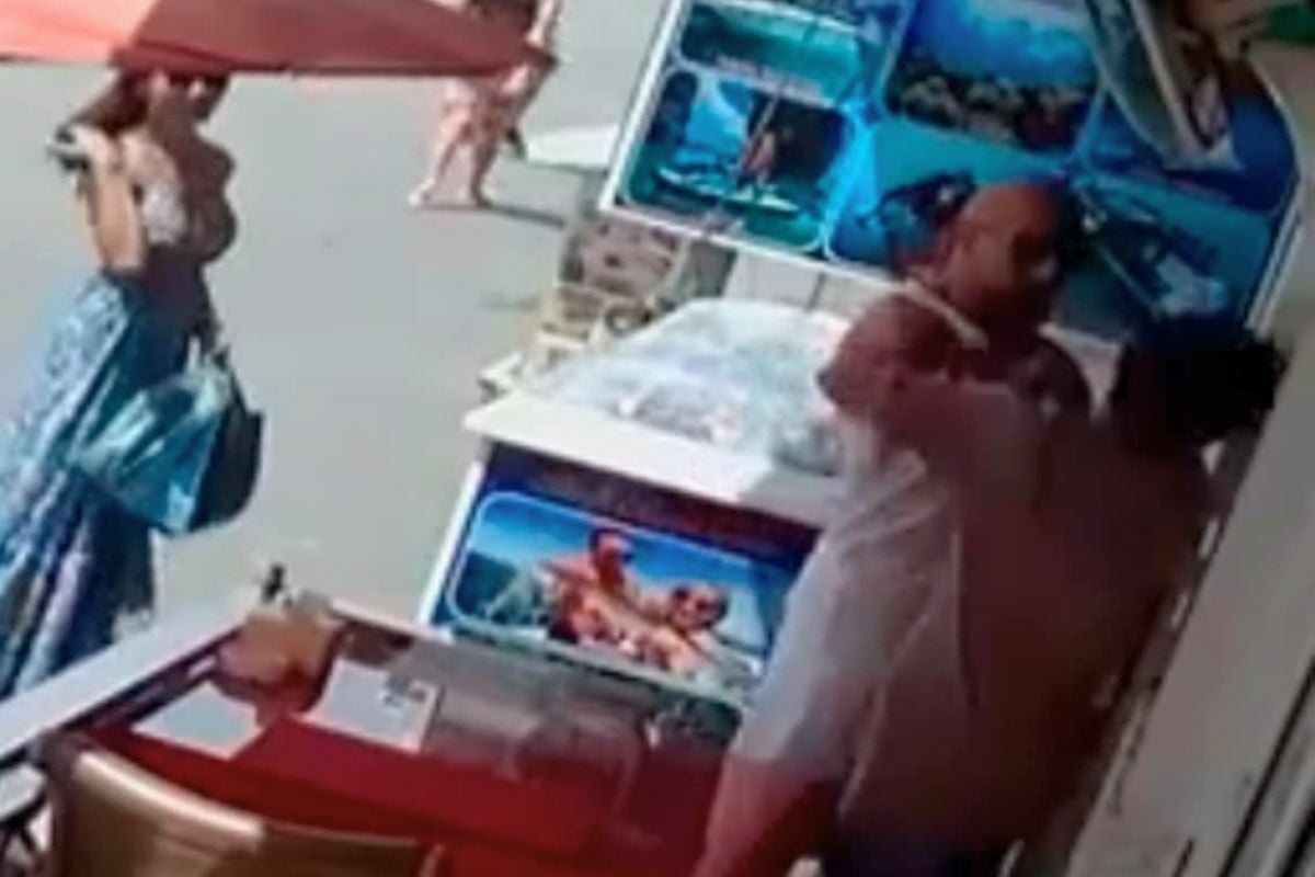 Patong punch-up: Foreign man swings at loud restaurant worker