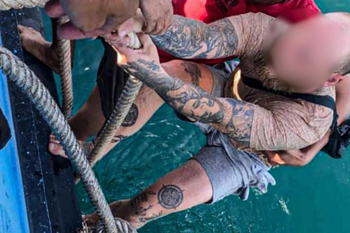 Swedish man rescued after jumping from ferry near Koh Chang (video)