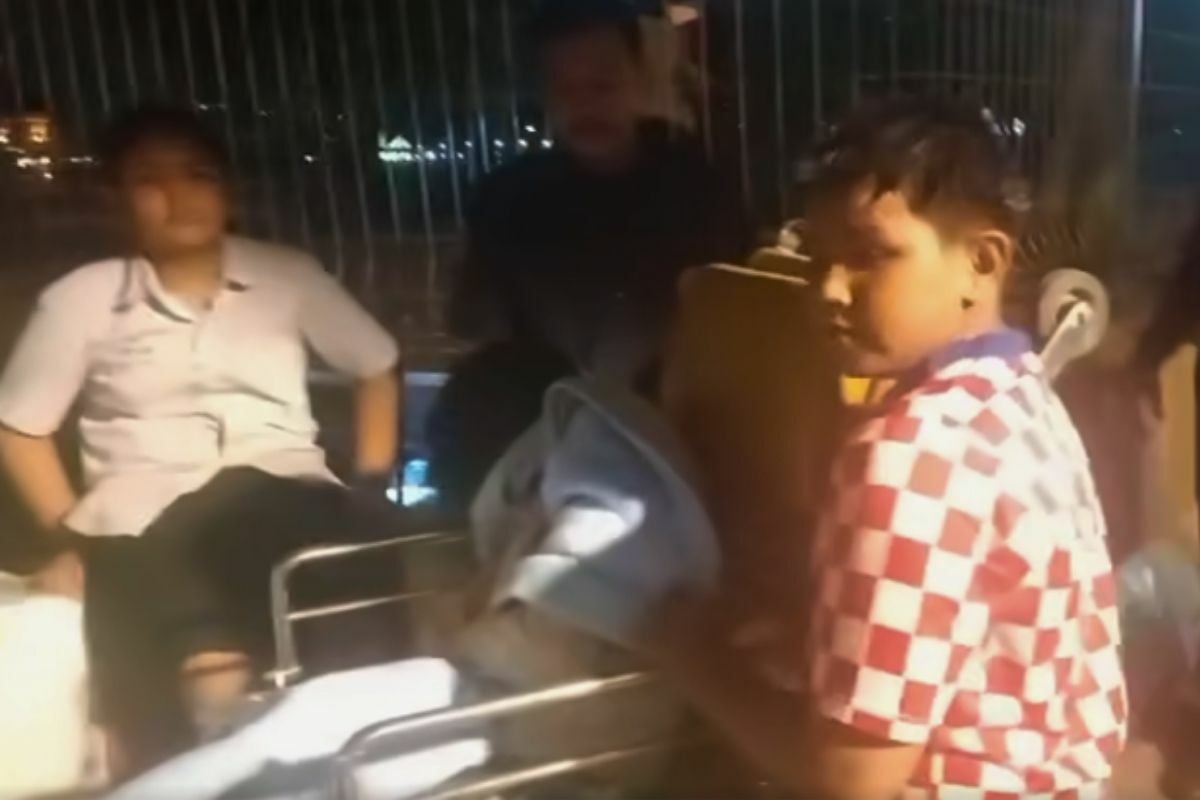 12 year old boy saves suicidal teen girl from Chao Phraya, Bangkok