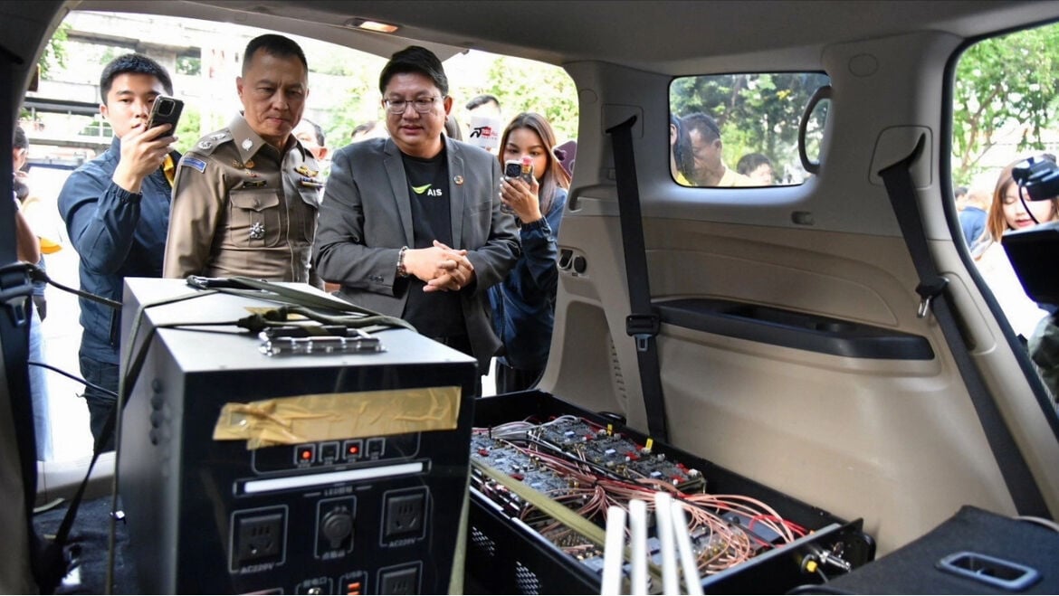 SMS-sational bust: Thai police ‘text’ down SMS scam in Bangkok