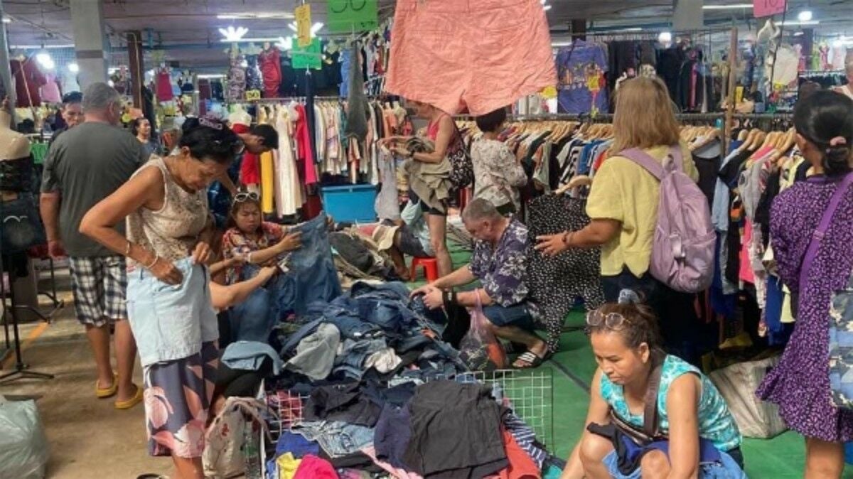 Pattaya shoppers flock to market for cold-weather bargains