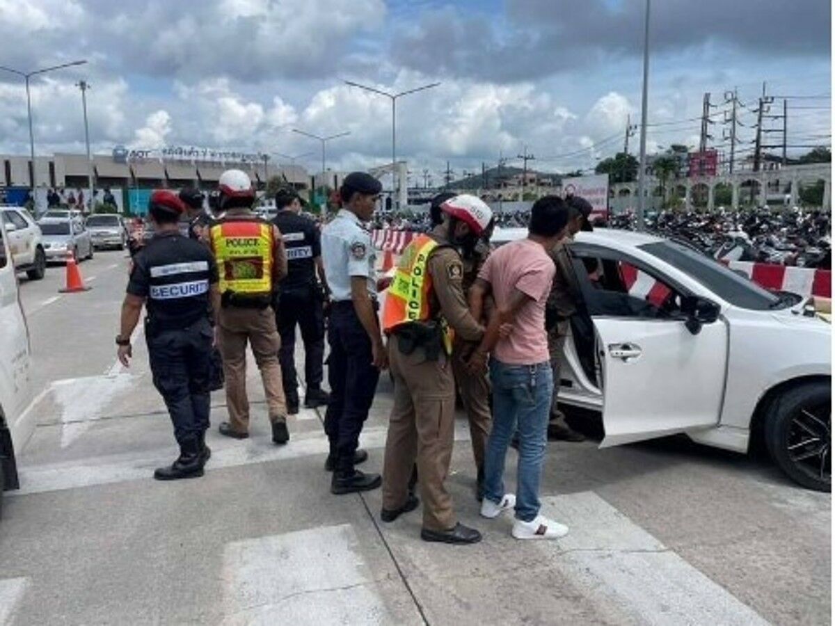 Taxi driver caught with drugs and knives at Phuket Airport