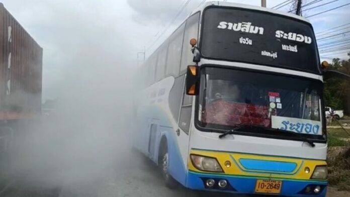 Bus-ted! Passengers flee fiery ride in Chachoengsao escape